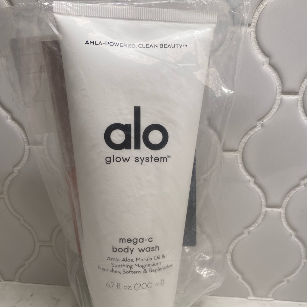 NWT Alo Yoga Mega C Body Wash FULL Size Vegan 6.7 OZ Brand new Unopened Sealed